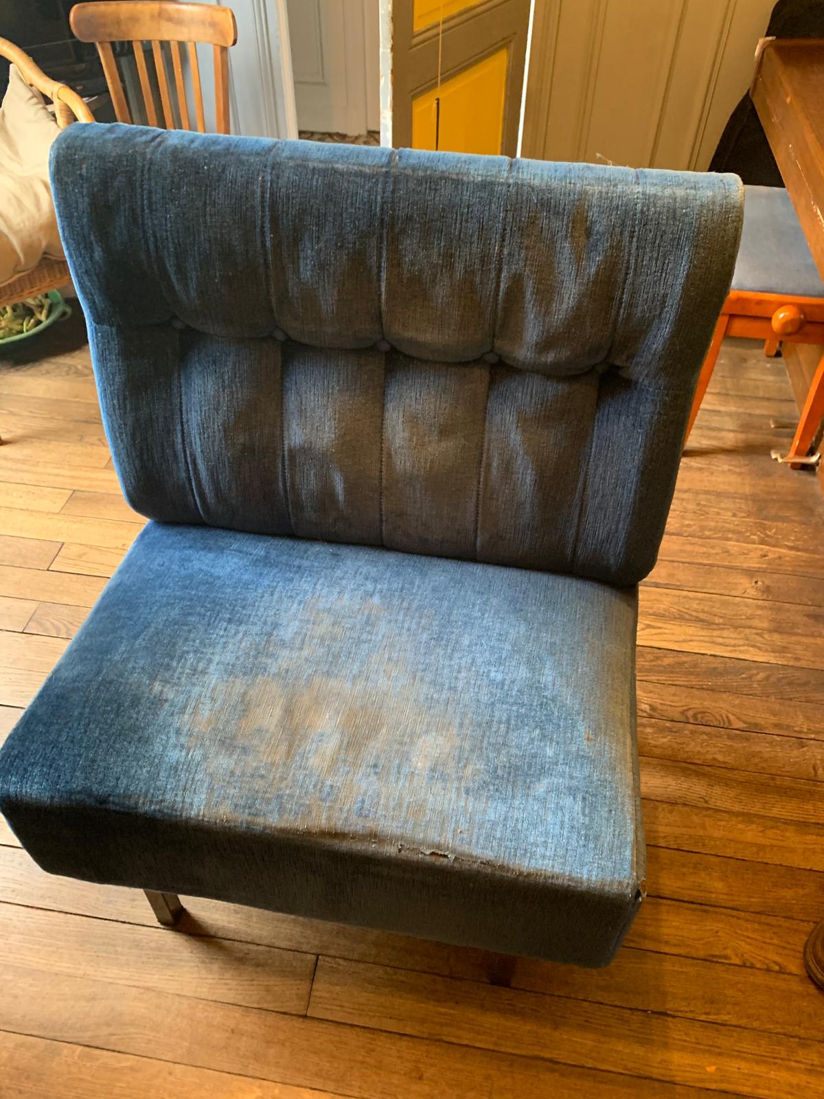 Assise en velours bleu