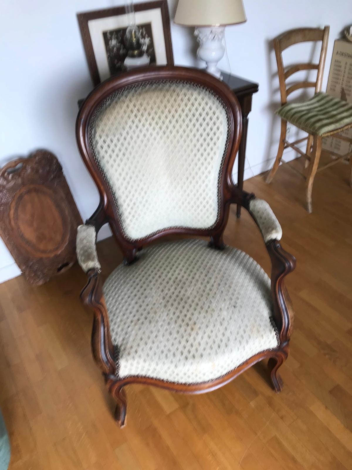Fauteuil classique à motifs